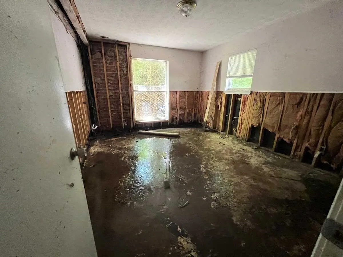 Water Damage Restoration services in Earlimart, CA
